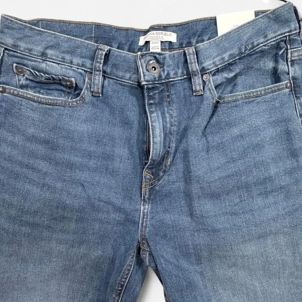 Banana Republic Mens Slim Traveler Jeans NWT 33x32 Stretch Denim Medium Wash.